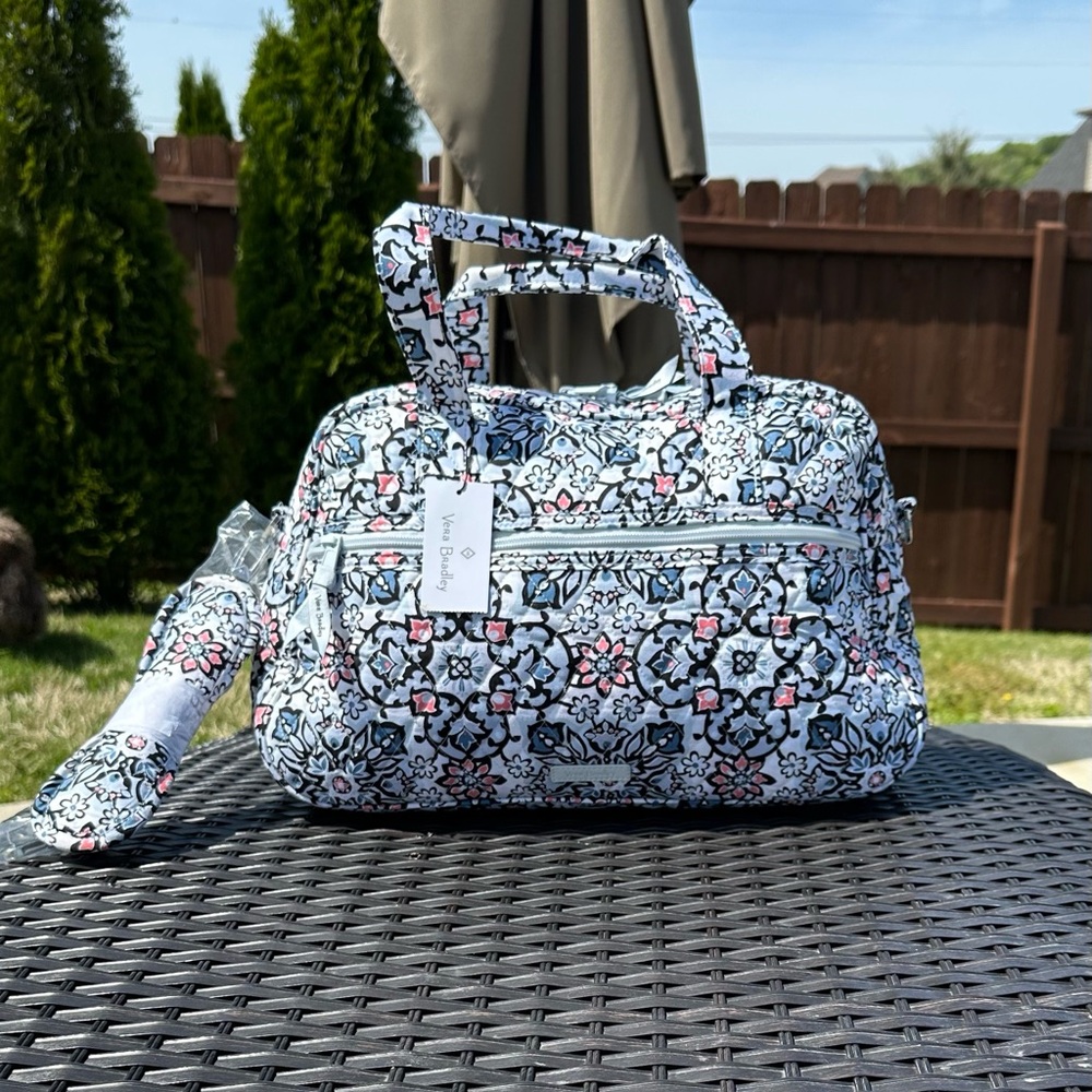 NWT Vera Bradley Lisbon Medallion Compact Traveler Bag Trolley Sleeve ~ …